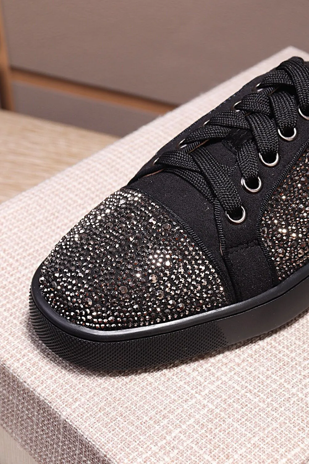 Men's shoes 💰: 460💰christian louboutin (CL red sole shoes) counter hot diamond series, casual sneakers for couples 📢 📢 📢 Exclusive hot style release🎈🎈💪Movable latex feet👻Finished outsole line [Proud]😝Female 35-40# Male 38#-46, global supply😝 [Top version]: Original imported cowhide frosted upper, top original leather lining, original molded TPU outsole, original 1:1 detail processing, original shoe last.